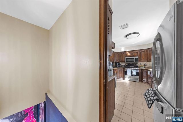 29 Pine Street, Lodi, NJ 07644