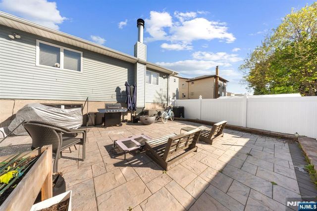 29 Pine Street, Lodi, NJ 07644