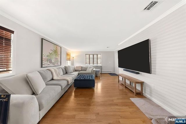 29 Pine Street, Lodi, NJ 07644