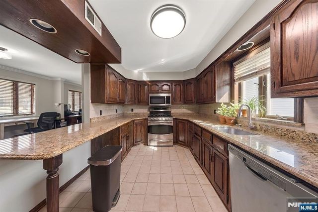 29 Pine Street, Lodi, NJ 07644
