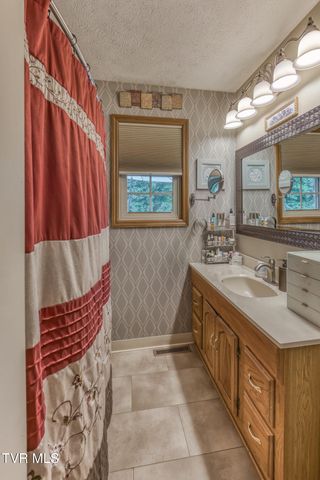 111 Whitson Drive, Elizabethton, TN 37643