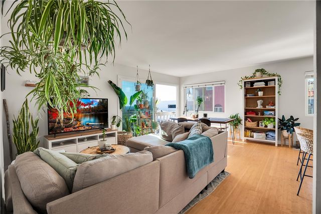 126 43rd, Manhattan Beach, CA 90266