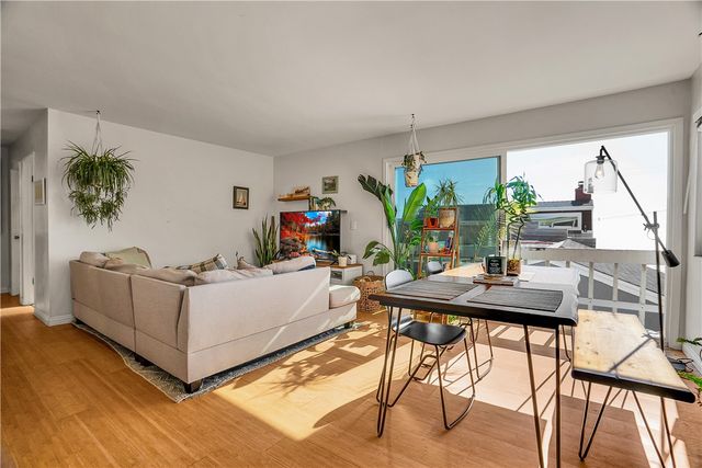 126 43rd, Manhattan Beach, CA 90266