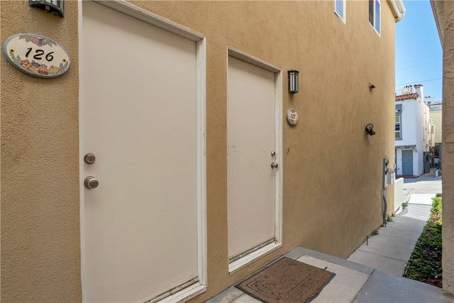 126 43rd, Manhattan Beach, CA 90266