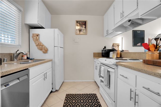 126 43rd, Manhattan Beach, CA 90266