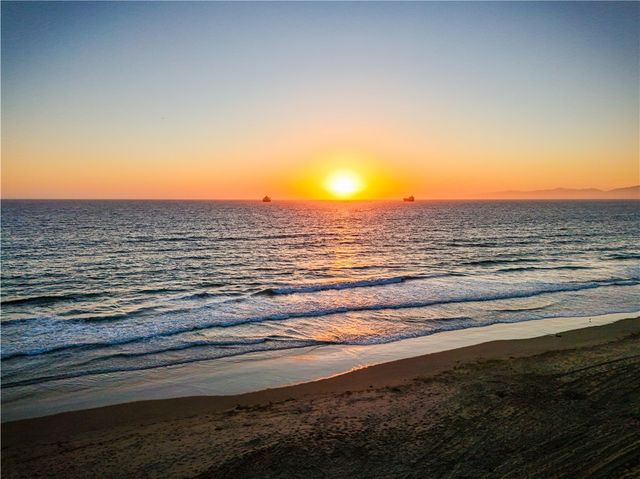 126 43rd, Manhattan Beach, CA 90266