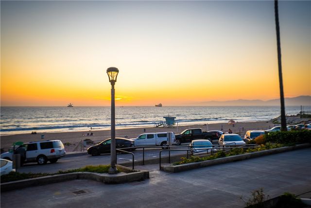 126 43rd, Manhattan Beach, CA 90266
