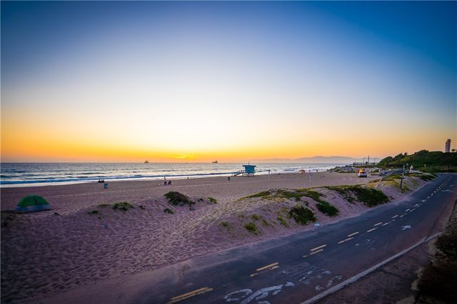 126 43rd, Manhattan Beach, CA 90266