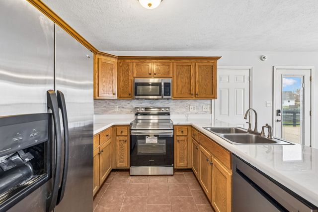 3688 Aurora Dr, Clarksville, TN 37040