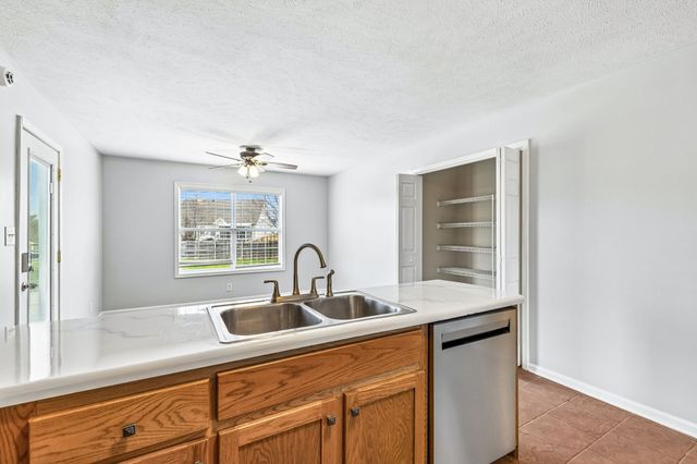 3688 Aurora Dr, Clarksville, TN 37040