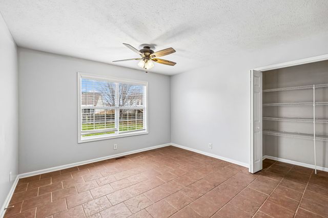 3688 Aurora Dr, Clarksville, TN 37040