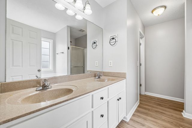 3688 Aurora Dr, Clarksville, TN 37040