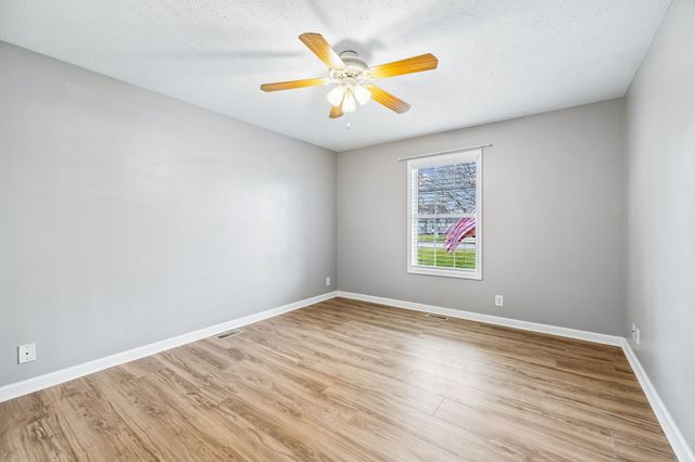 3688 Aurora Dr, Clarksville, TN 37040