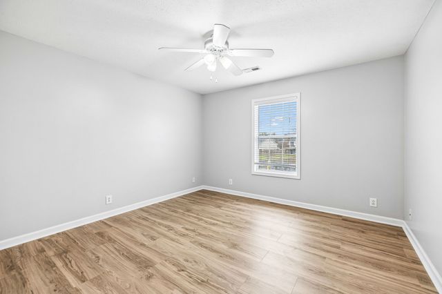 3688 Aurora Dr, Clarksville, TN 37040