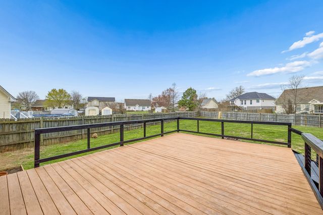 3688 Aurora Dr, Clarksville, TN 37040