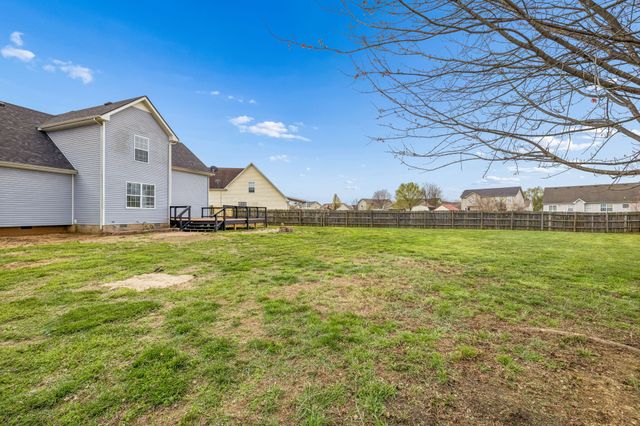 3688 Aurora Dr, Clarksville, TN 37040