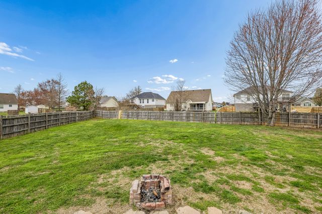 3688 Aurora Dr, Clarksville, TN 37040