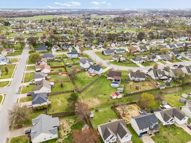 3688 Aurora Dr, Clarksville, TN 37040