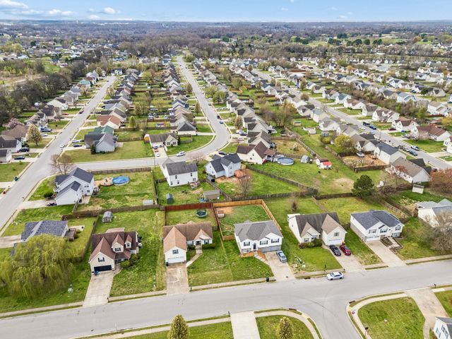 3688 Aurora Dr, Clarksville, TN 37040