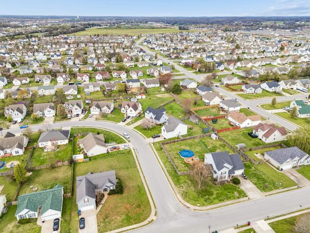 3688 Aurora Dr, Clarksville, TN 37040