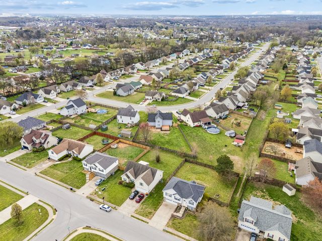 3688 Aurora Dr, Clarksville, TN 37040