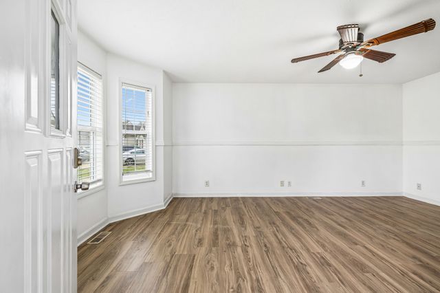 3688 Aurora Dr, Clarksville, TN 37040