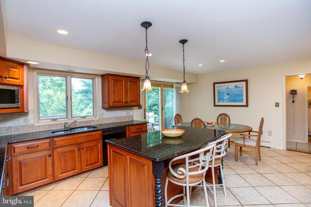 950 CAMELOT RD, Furlong, PA 18925