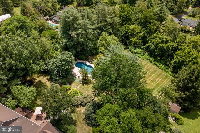 950 CAMELOT RD, Furlong, PA 18925
