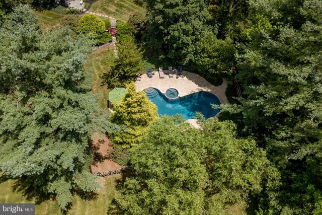 950 CAMELOT RD, Furlong, PA 18925