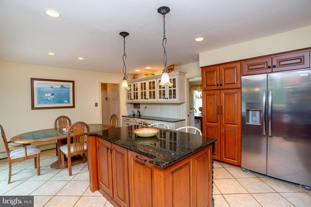 950 CAMELOT RD, Furlong, PA 18925