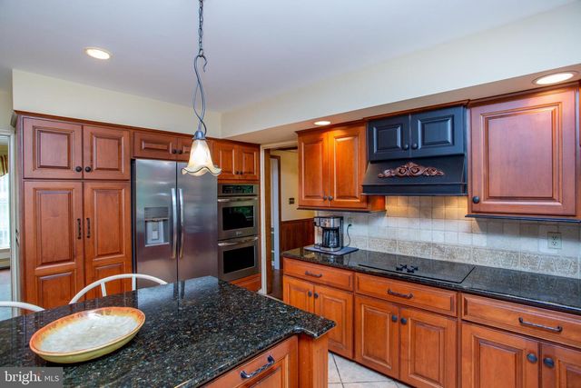 950 CAMELOT RD, Furlong, PA 18925