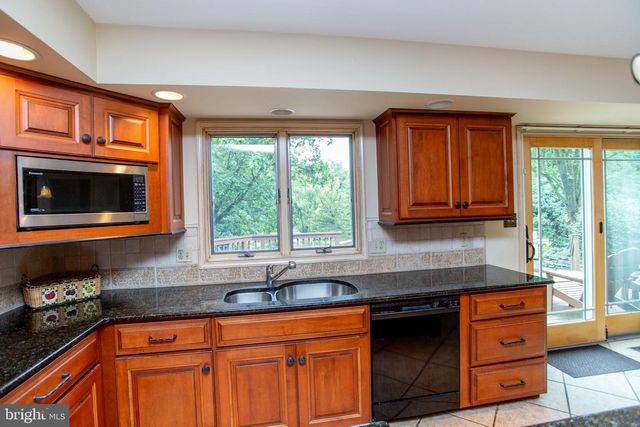 950 CAMELOT RD, Furlong, PA 18925