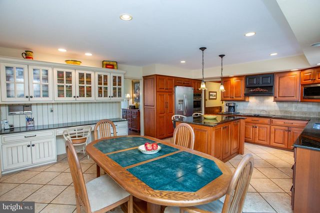 950 CAMELOT RD, Furlong, PA 18925