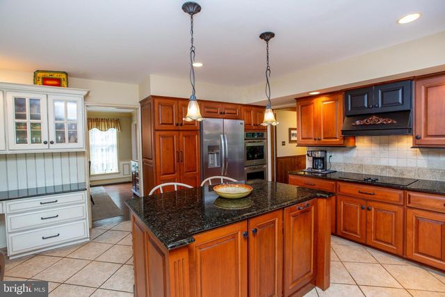 950 CAMELOT RD, Furlong, PA 18925