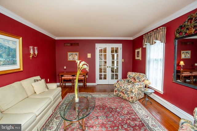 950 CAMELOT RD, Furlong, PA 18925
