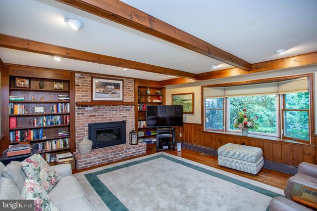 950 CAMELOT RD, Furlong, PA 18925