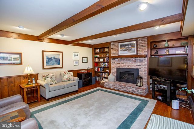 950 CAMELOT RD, Furlong, PA 18925