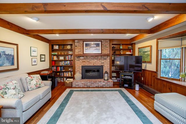 950 CAMELOT RD, Furlong, PA 18925