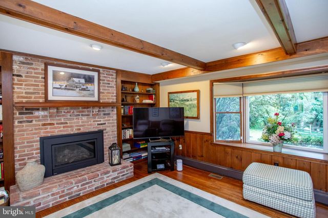 950 CAMELOT RD, Furlong, PA 18925
