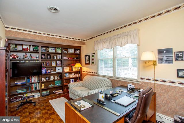 950 CAMELOT RD, Furlong, PA 18925