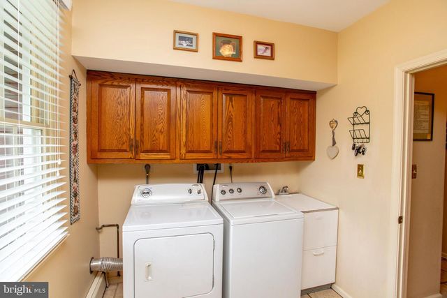 950 CAMELOT RD, Furlong, PA 18925