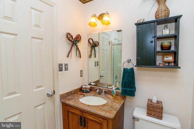 950 CAMELOT RD, Furlong, PA 18925