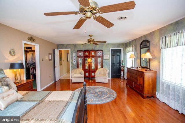 950 CAMELOT RD, Furlong, PA 18925