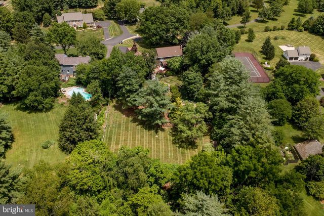 950 CAMELOT RD, Furlong, PA 18925
