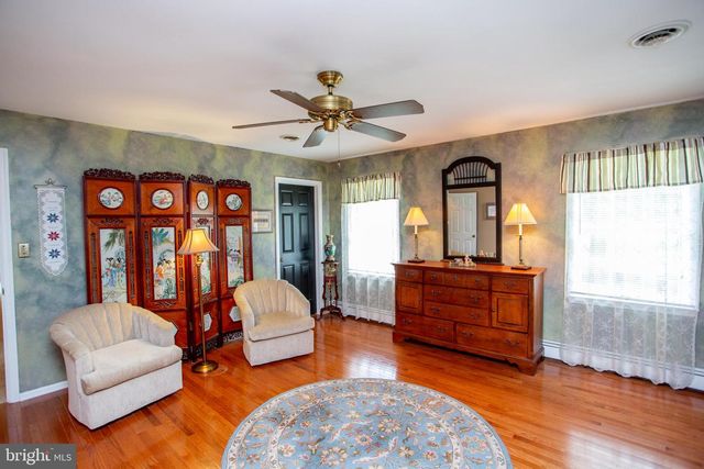 950 CAMELOT RD, Furlong, PA 18925