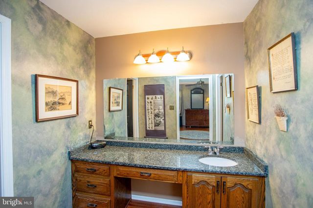 950 CAMELOT RD, Furlong, PA 18925