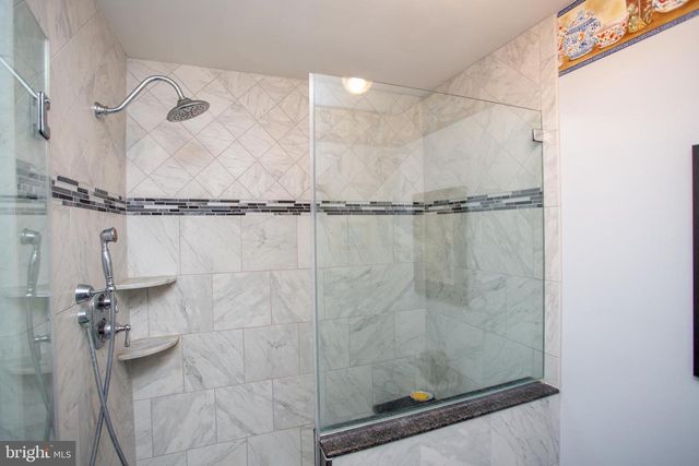 950 CAMELOT RD, Furlong, PA 18925