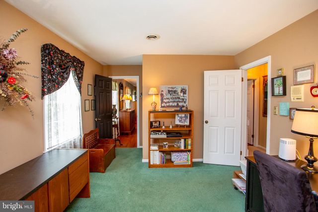 950 CAMELOT RD, Furlong, PA 18925