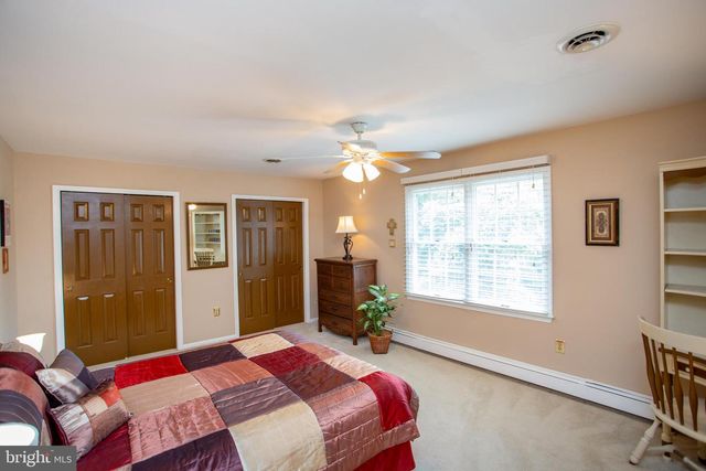 950 CAMELOT RD, Furlong, PA 18925