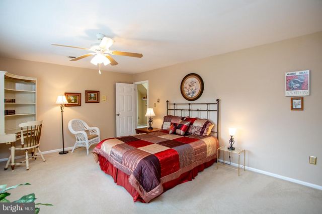 950 CAMELOT RD, Furlong, PA 18925